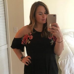 Cold shoulder tank with rose appliqué detail